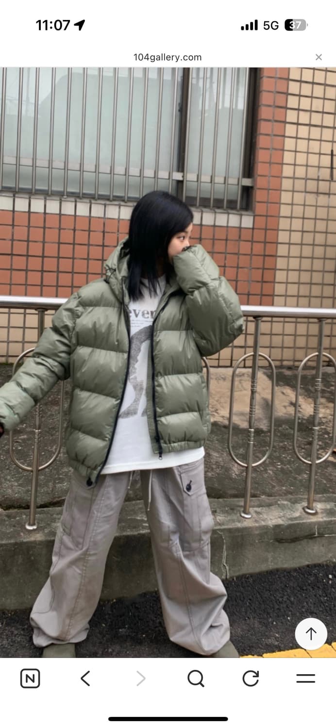 정가9 새거)) 104갤러리 카키 글로시 후드 패딩 상품이미지4