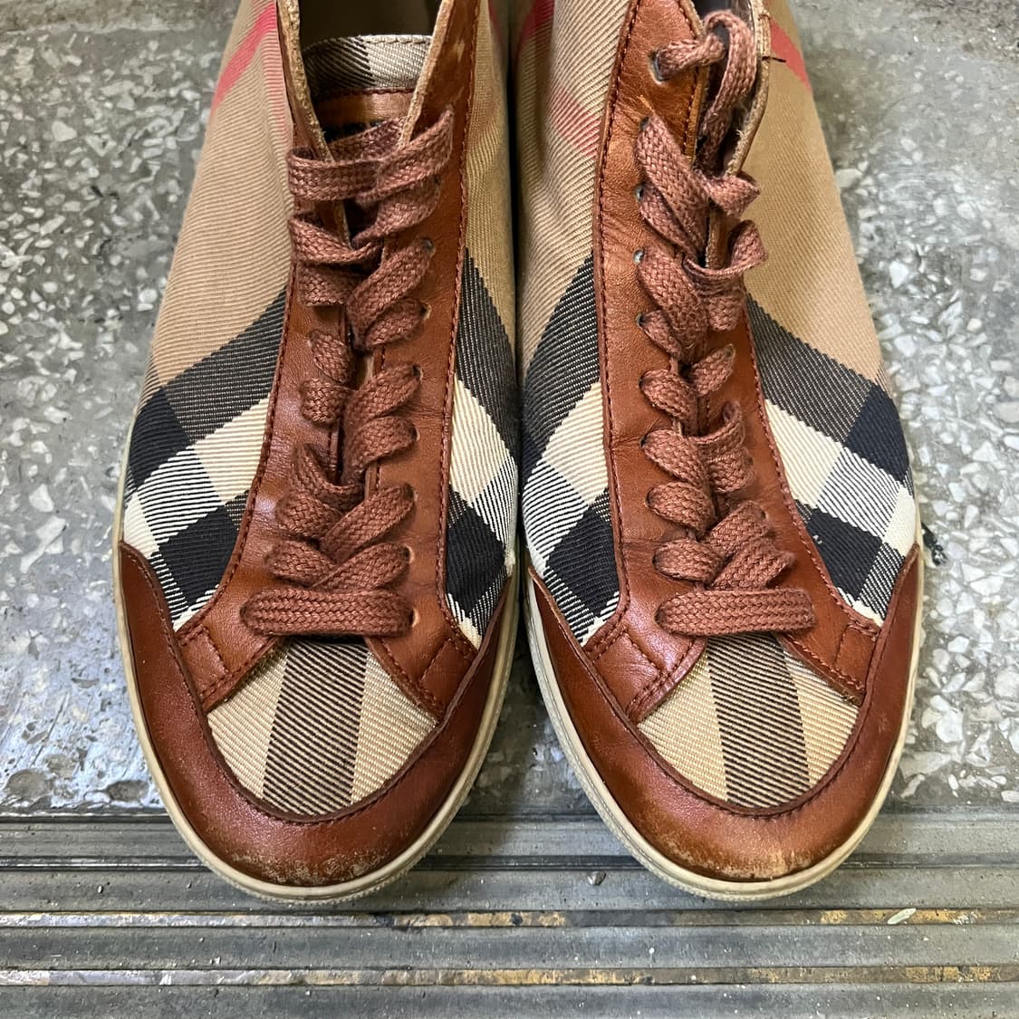 버버리 하우스 체크 하이탑 스니커즈 상품이미지4