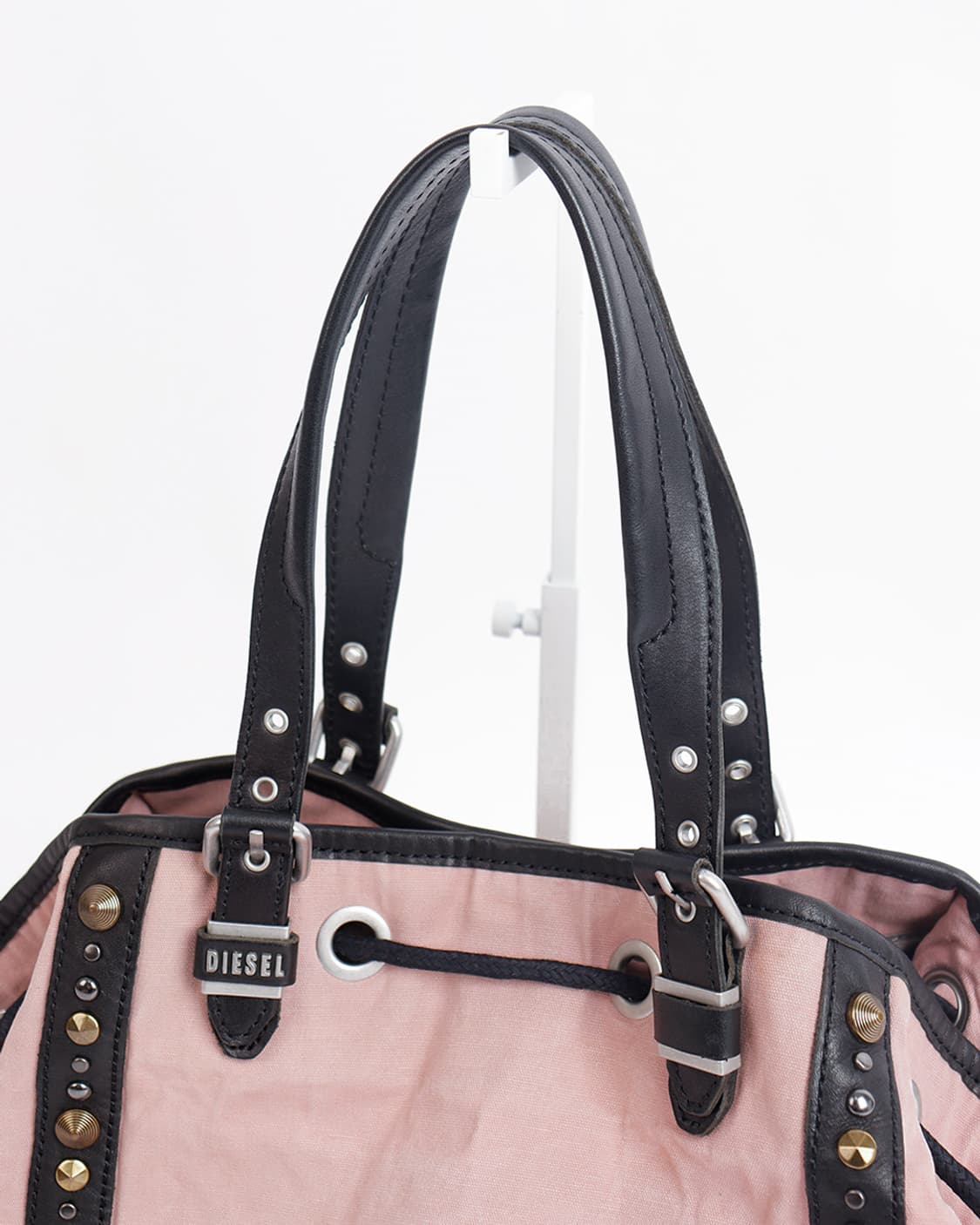 [DIESEL] 스터드 디테일 드로스트링 토트백 상품이미지8
