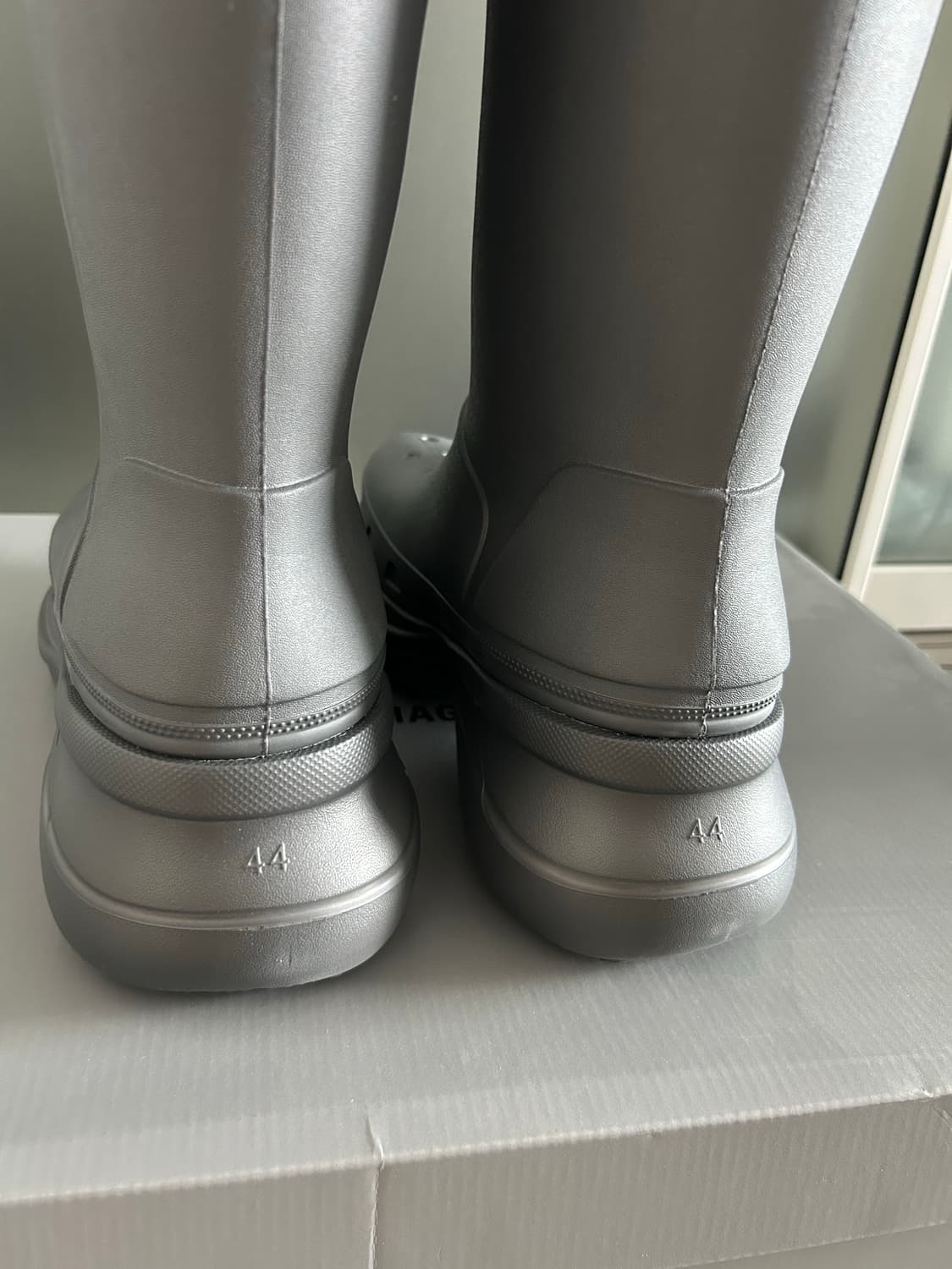 [새상품] 발렌시아가 크록스 부츠 그레이 44 상품이미지4