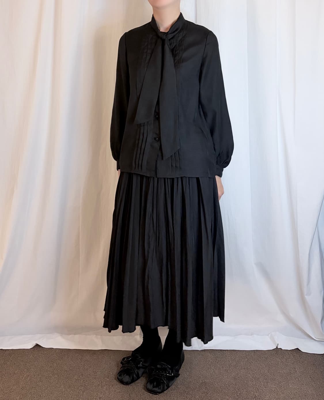 Scarf Detail Satin Blouse - Black 상품이미지2