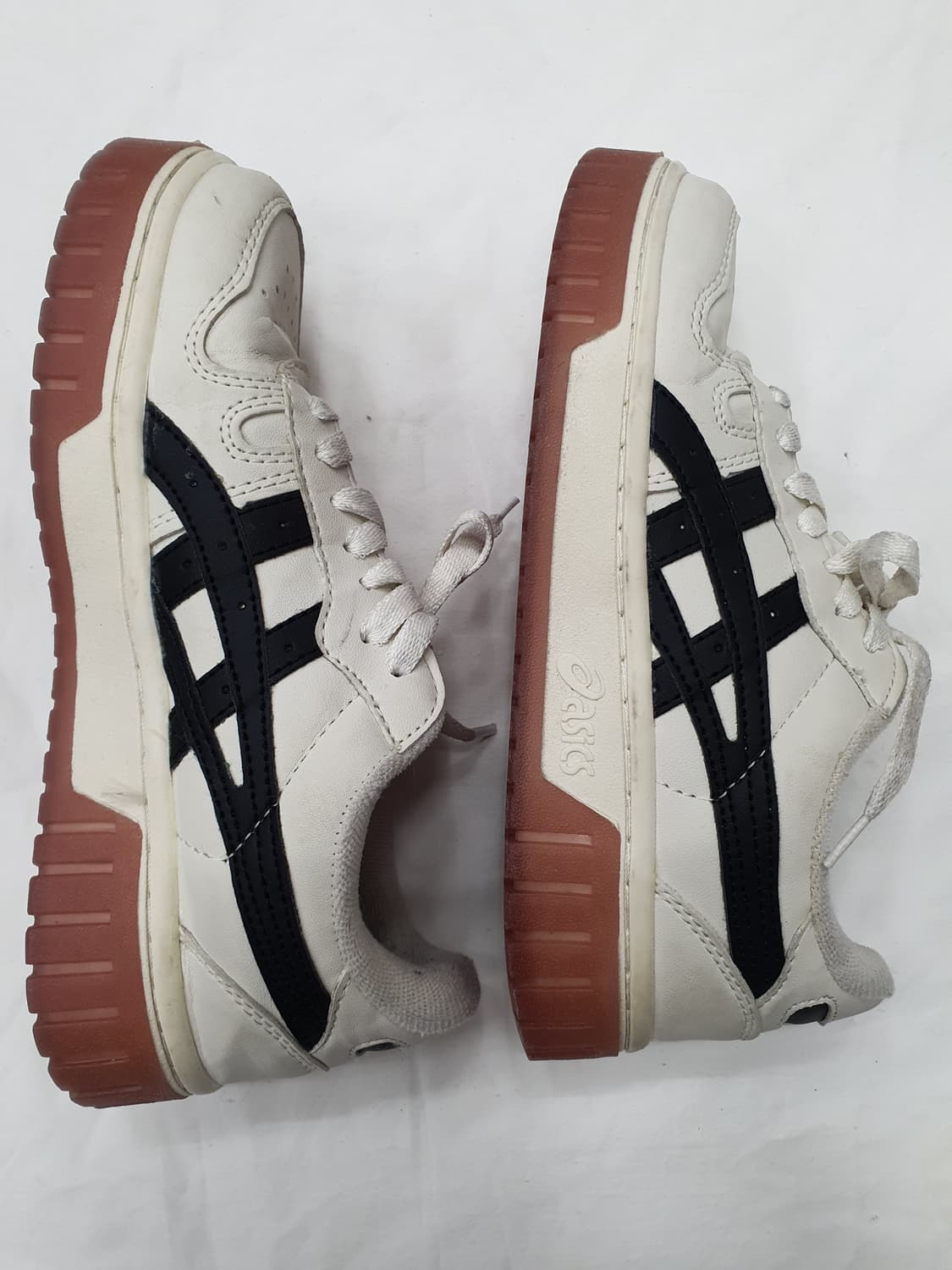 아식스 흰색 스니커즈 240 상품이미지2