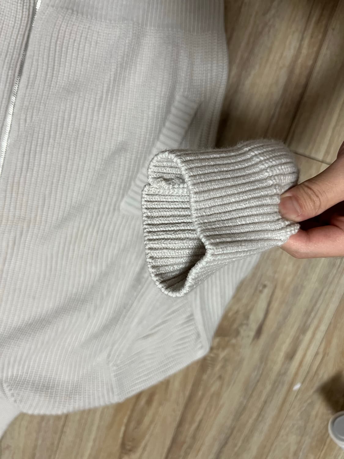 인템포무드 오블리크 라인 메리노 울 풀 집업_아몬드밀크 XL 상품이미지5