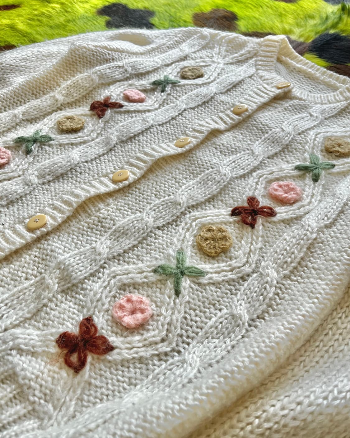 JPN Multi 3D Floral Wool Knit Cardigan 상품이미지5