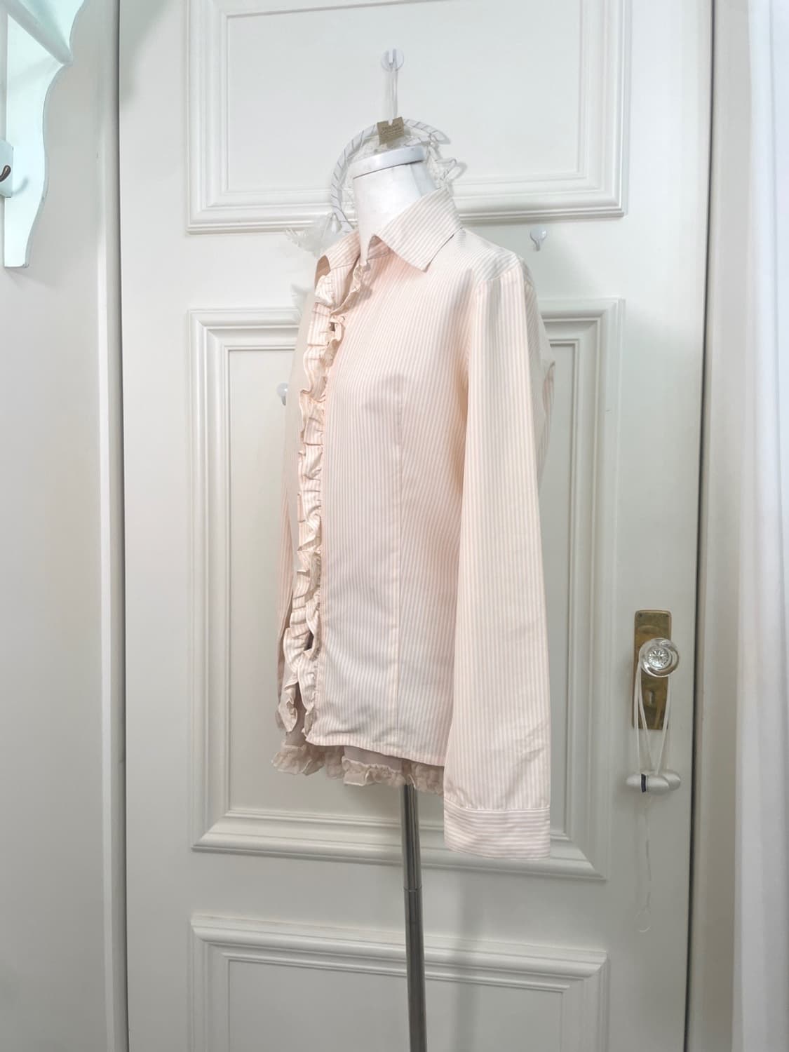 white coral stripe ruffle shirt(size-11) 상품이미지2