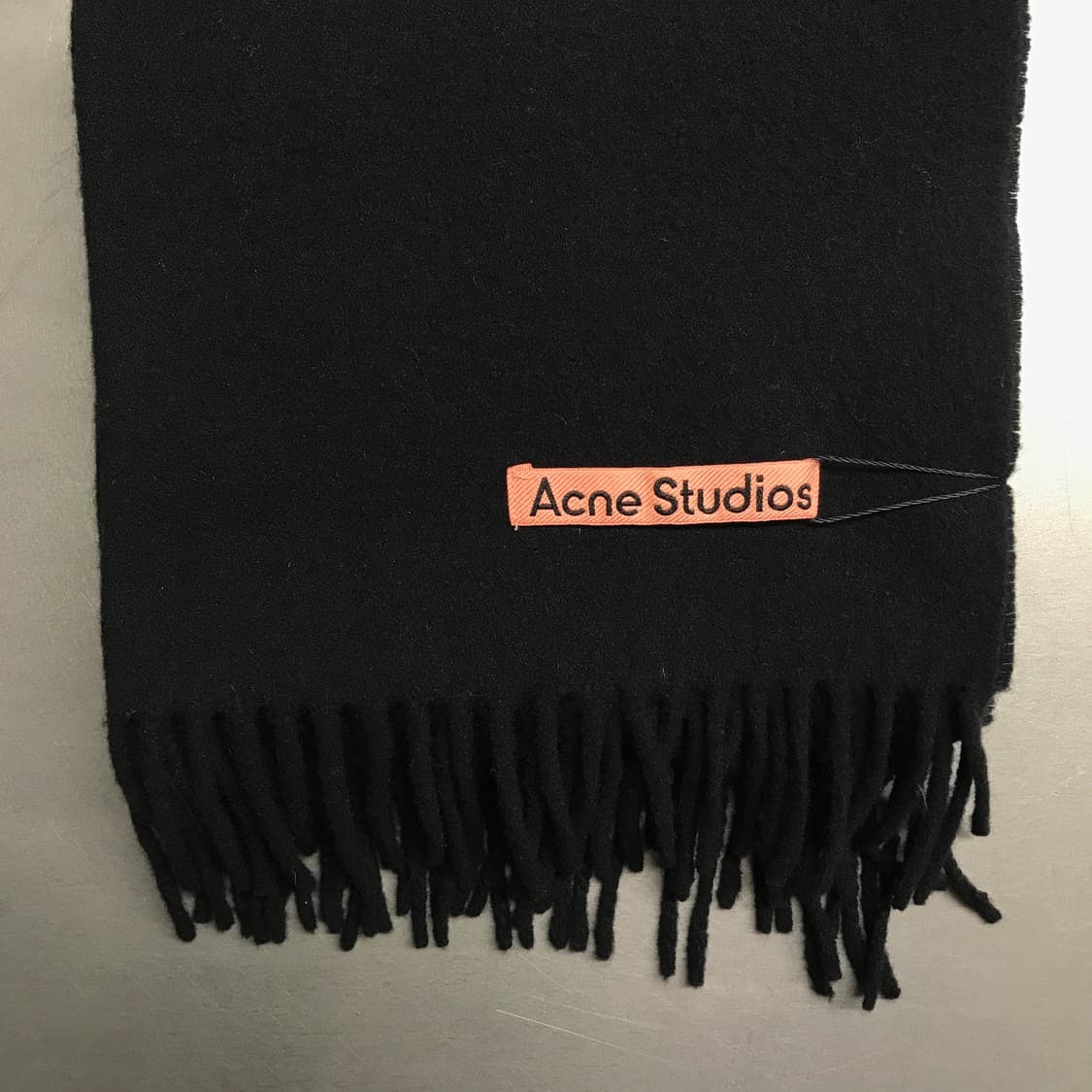 아크네스튜디오 블랙 머플러 상품이미지3