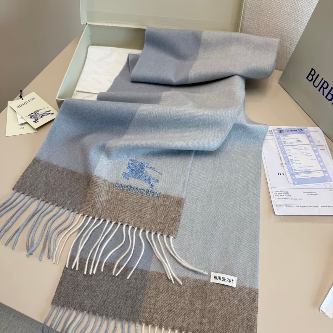 버버리숙녀 리버서블 스카프100% 램스울
 상품이미지2