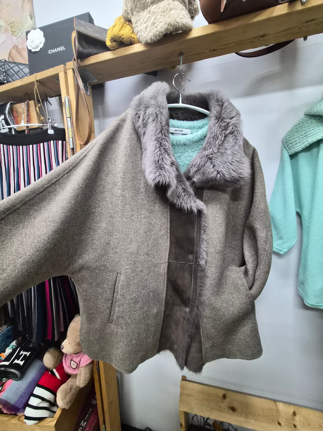 벨라디터치 캐시미어  무스탕 하프 코트 상품이미지4