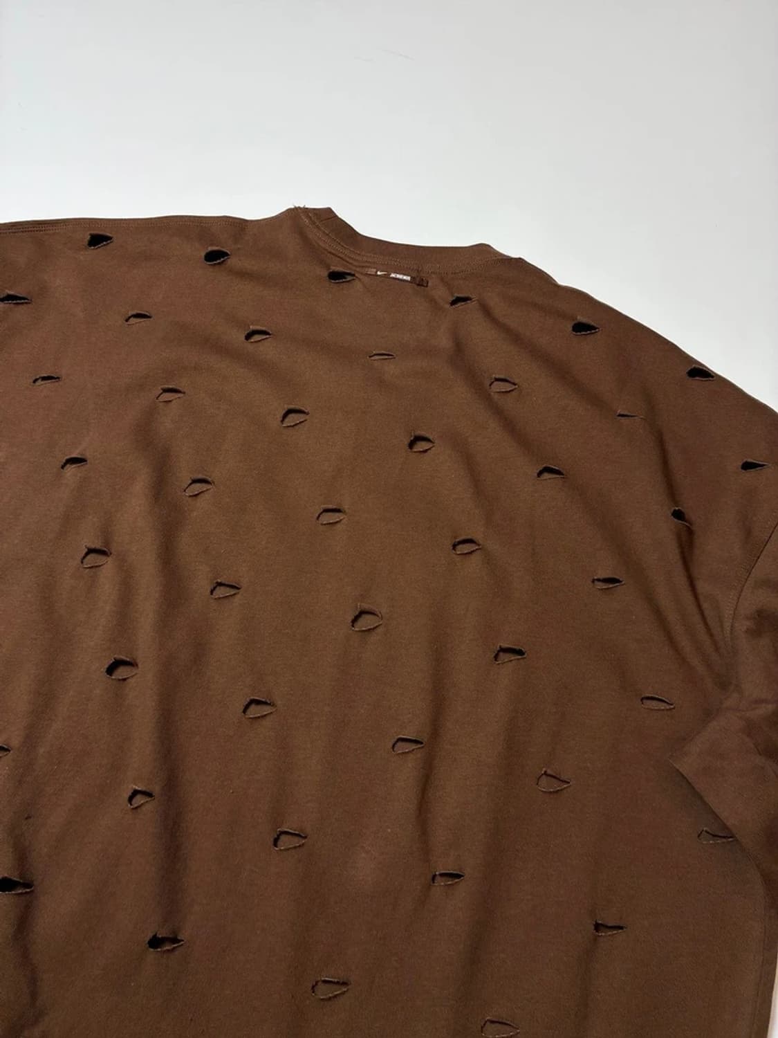 나이키 x 자크뮈스 24ss 펀칭 스우시 티셔츠 PN8242 상품이미지4