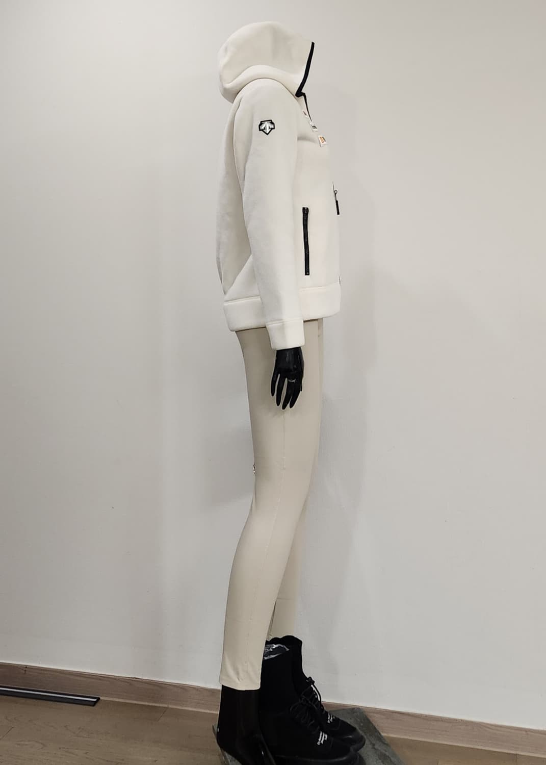 데상트 후리스  상품이미지2