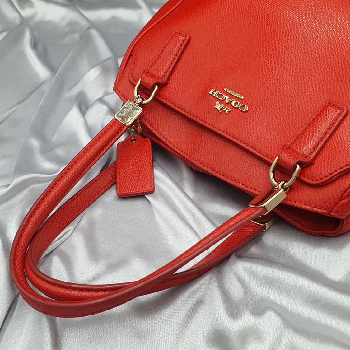 코치 레드 가죽 화사한 토트백 중고 가방 은피아노 상품이미지10