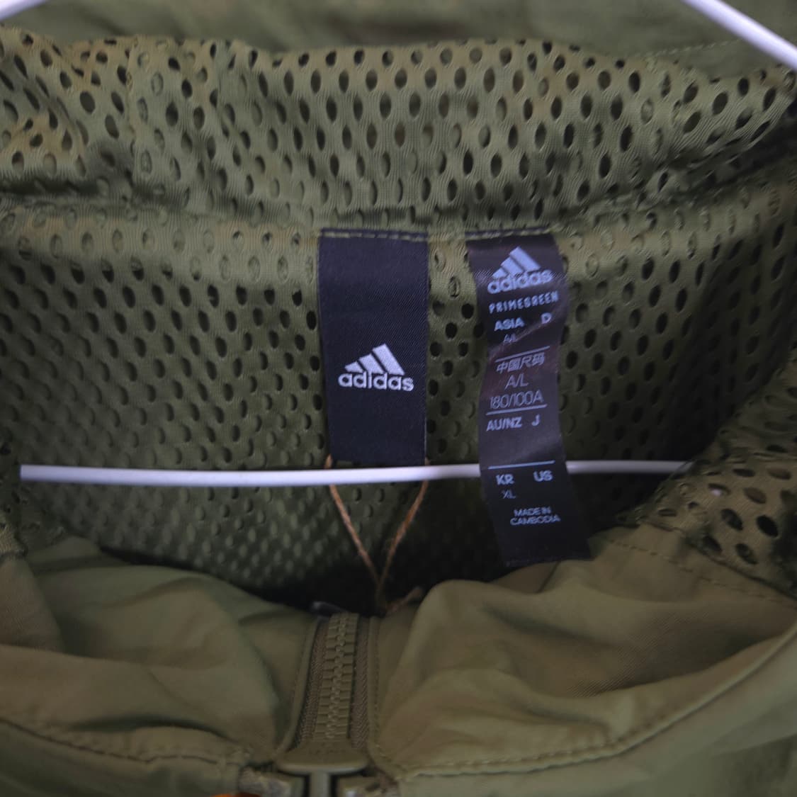 남 77 아디다스 (새상품) 카키 바람막이 점퍼 상품이미지3