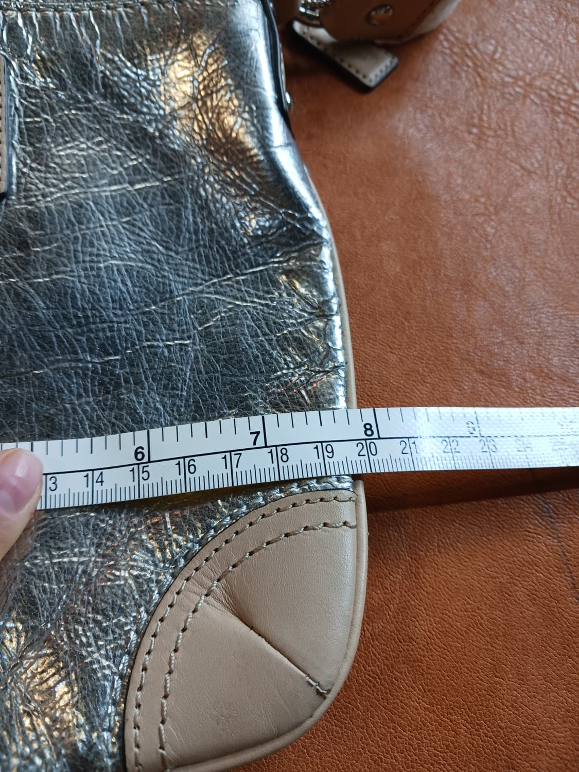 코치 실버 메탈 탄스윙팩 크로스바디 상품이미지5