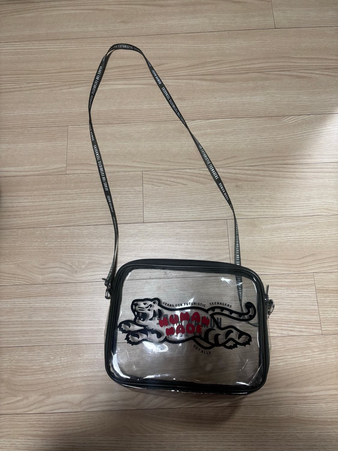 휴먼메이드 크로스백 상품이미지1