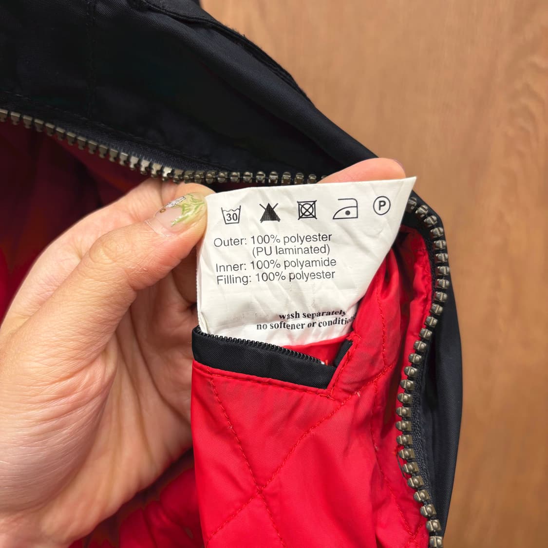 바버 하이넥 자켓 멀티 포켓 로고 자수 패치 슬리브 지퍼 디테일 블랙 상품이미지10