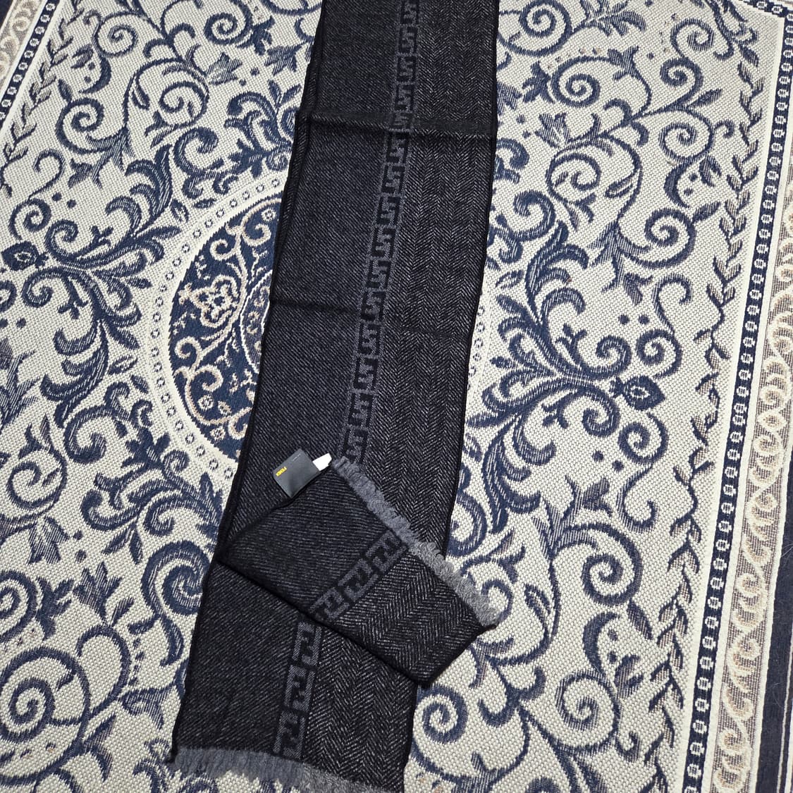 펜디 머플러 남.녀 공용 상품이미지2