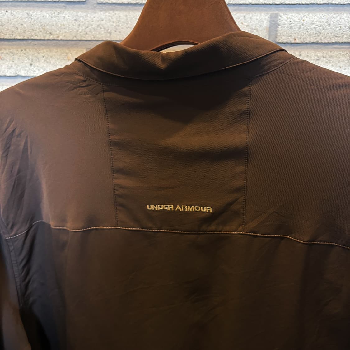 언더아머 체스트포켓 아웃도어 셔츠 라이트웨이트 디테일 브라운 상품이미지7