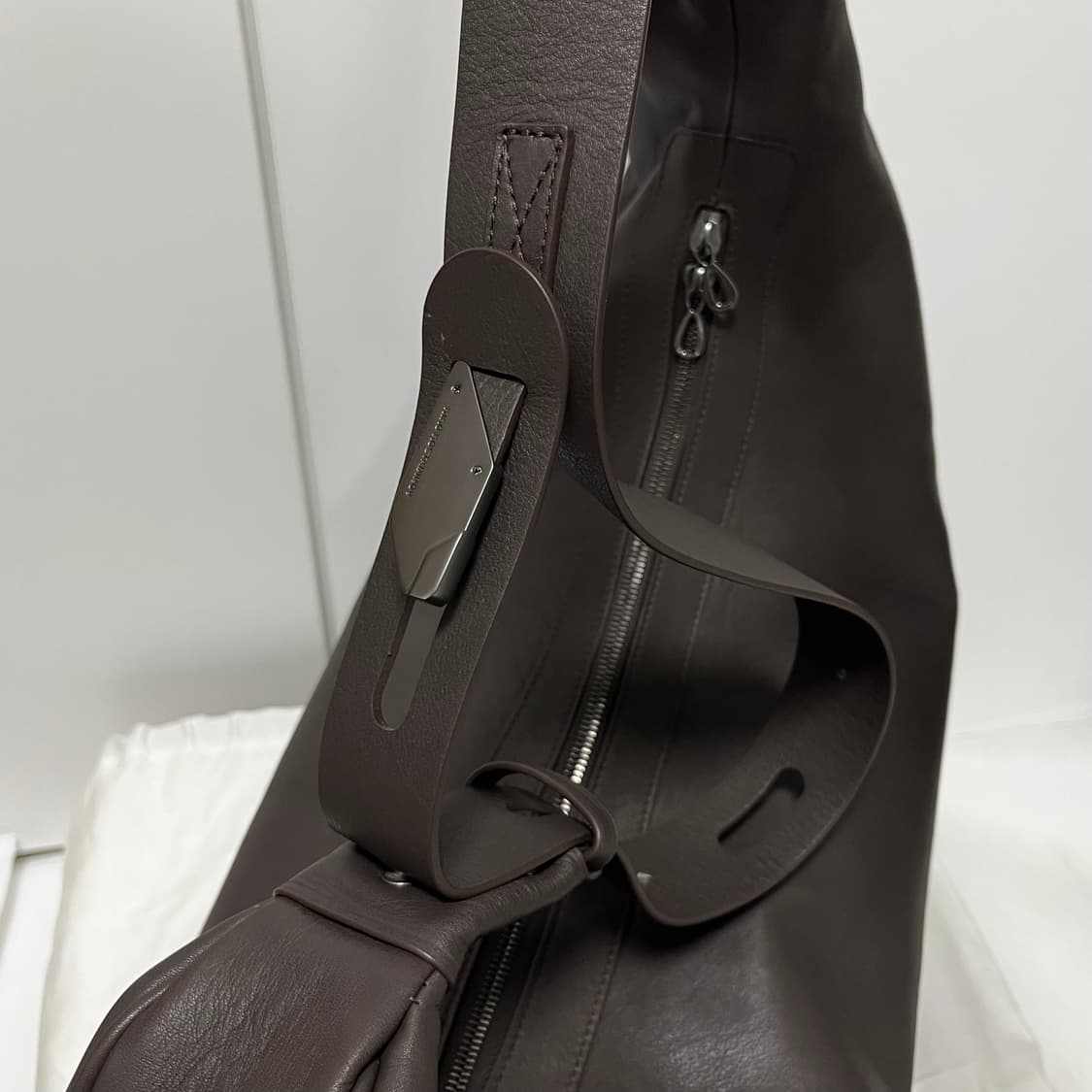 키코 코스타디노브 25fw MORAVIA 레더 백/초콜렛 상품이미지4