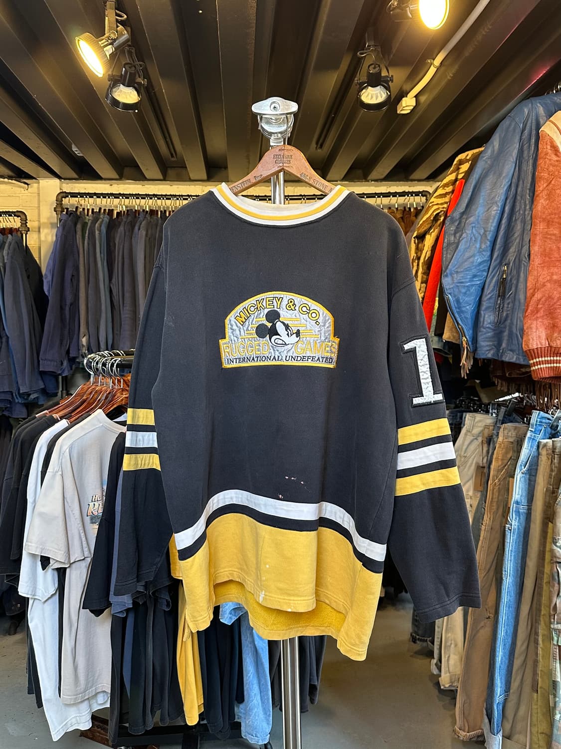 디즈니 미키마우스 자수 스웻 셔츠 상품이미지1