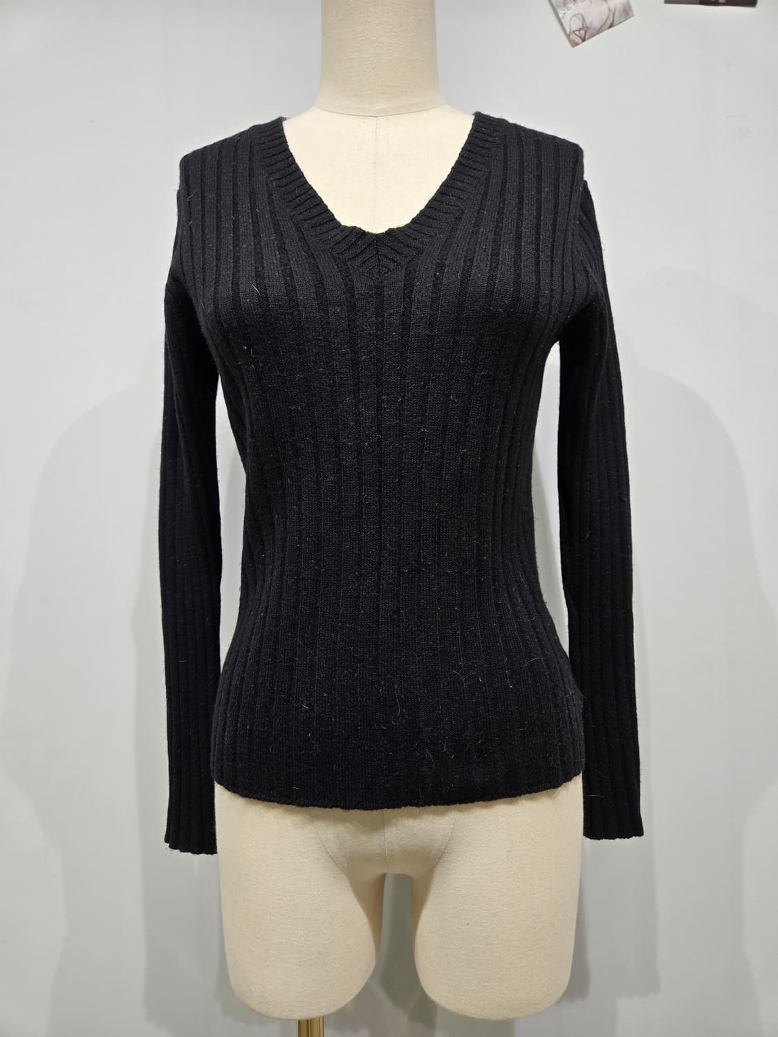 버버리 V넥 골지 니트 블랙 긴팔 상품이미지1