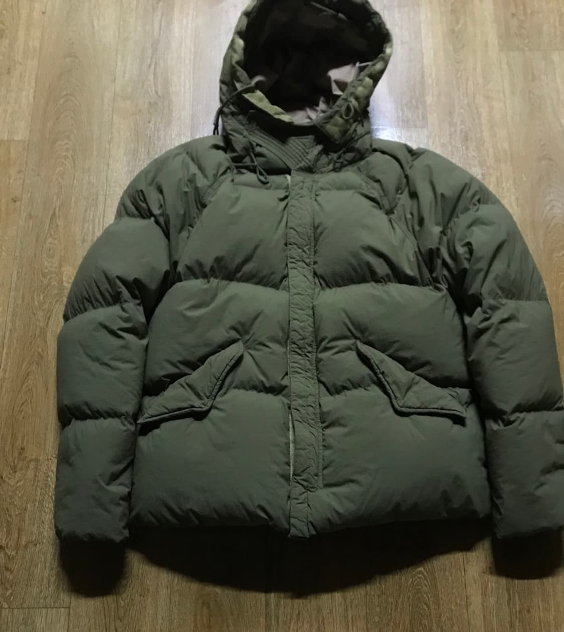 텐씨 23FW 아틱 패딩 카키 상품이미지4