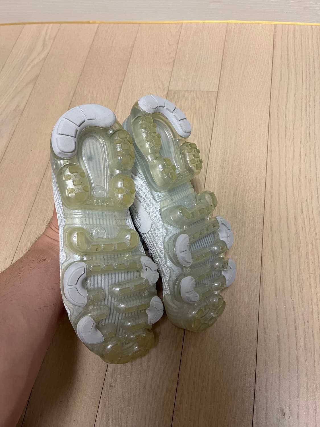 나이키 베이퍼맥스 운동화 사이즈 225 2만원에 판매합니다. 상품이미지4