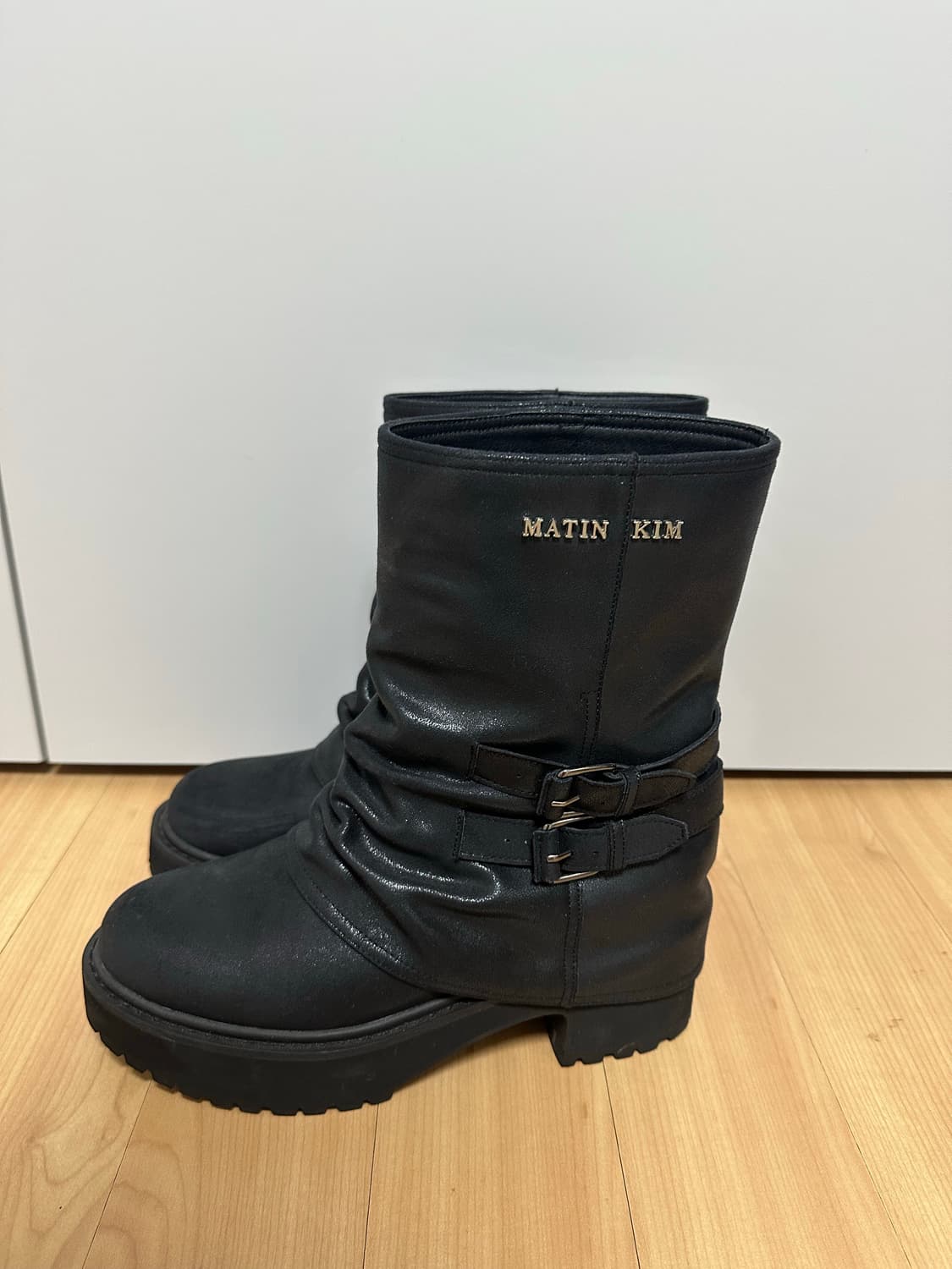 마뗑킴 블랙 레어이드 레더 미들 부츠 240사이즈 상품이미지3