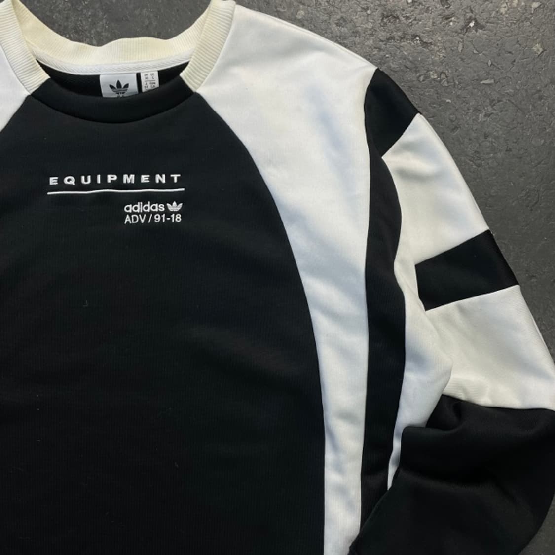 100 아디다스 이큅먼트 맨투맨 상품이미지2