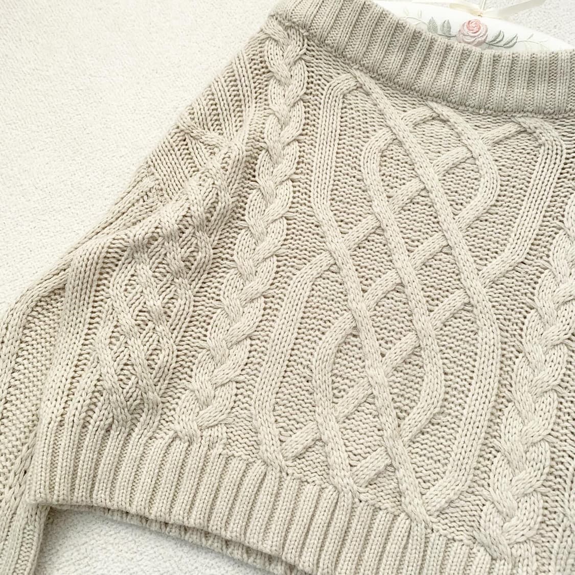 오트라떼 여리핏 오프숄더 니트 상품이미지2