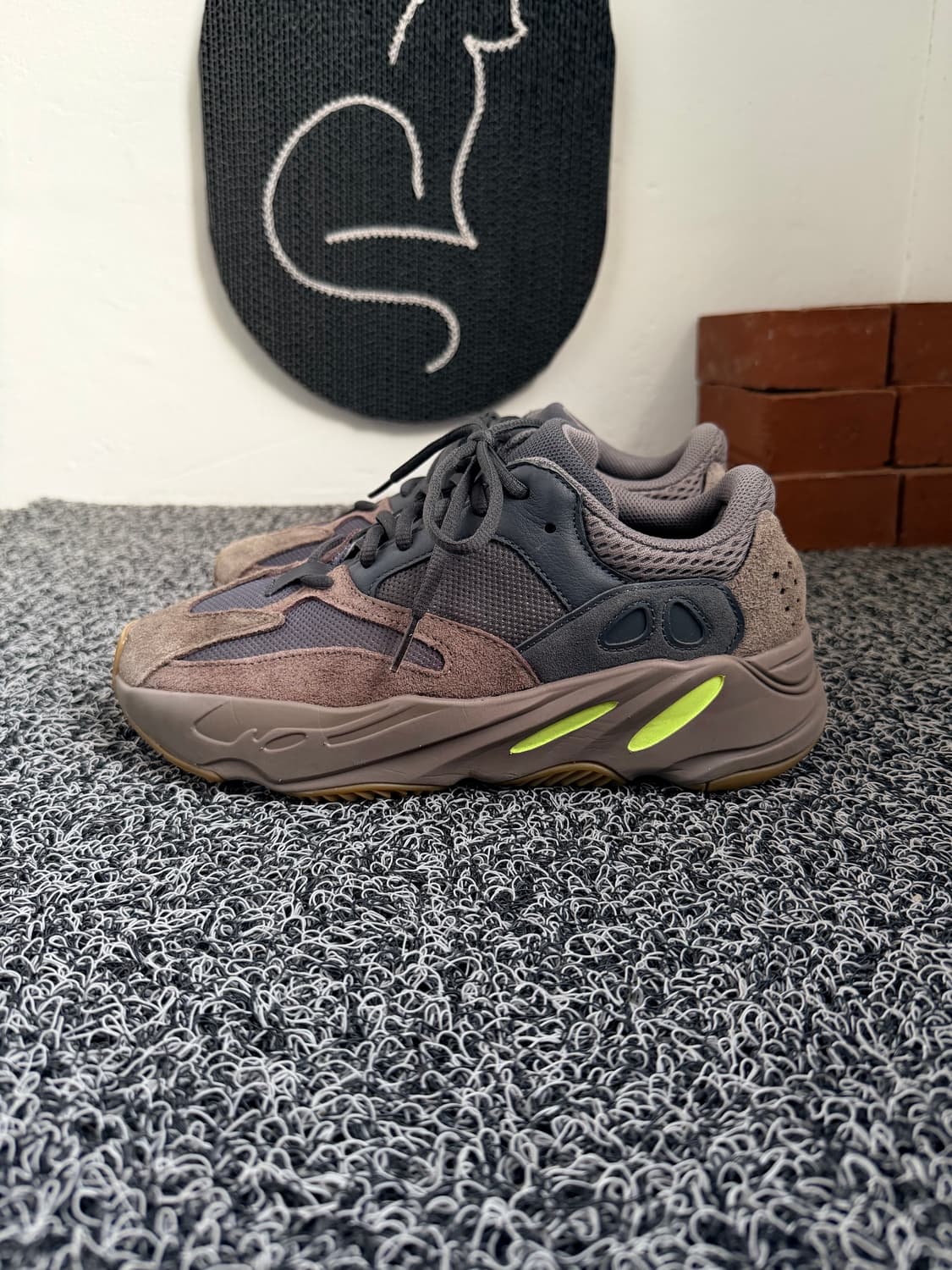 아디다스 이지 부스트 700 '모브' 상품이미지1