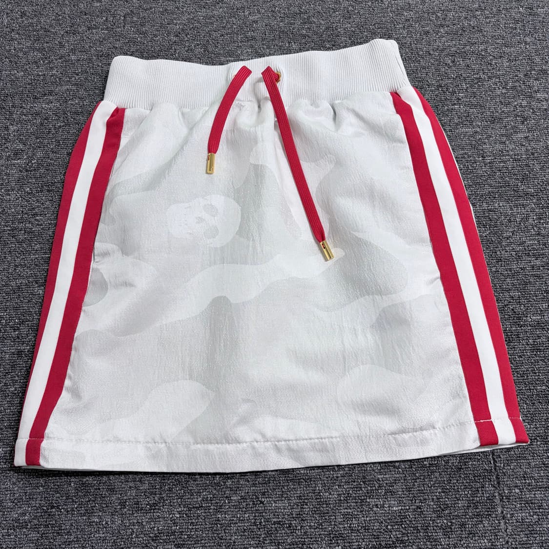 마크앤로나 화이트 카모 골프 스커트 상품이미지1