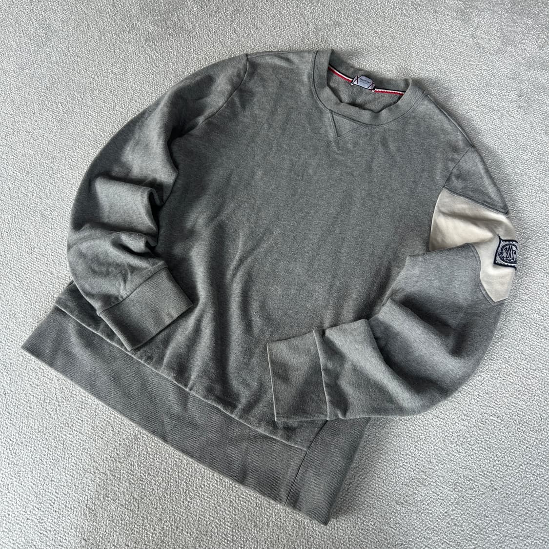 몽클레어 그레이 패치 맨투맨 m 상품이미지1