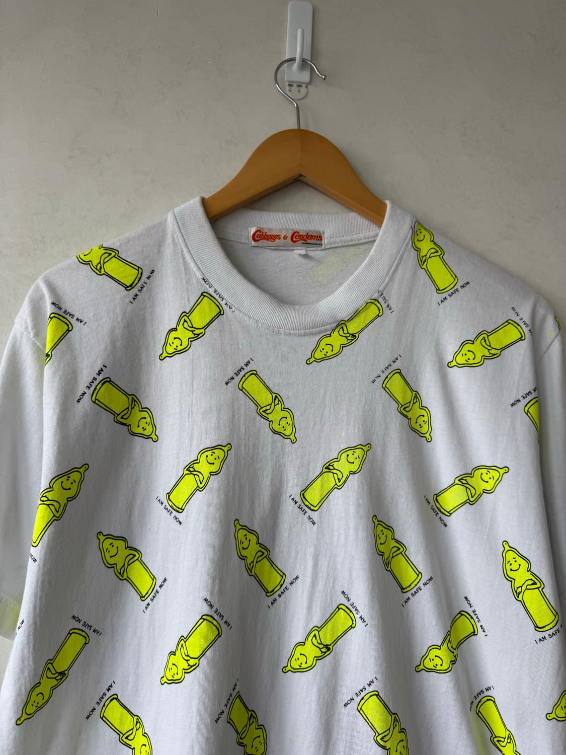 Cabbages & Condoms 티셔츠 상품이미지2