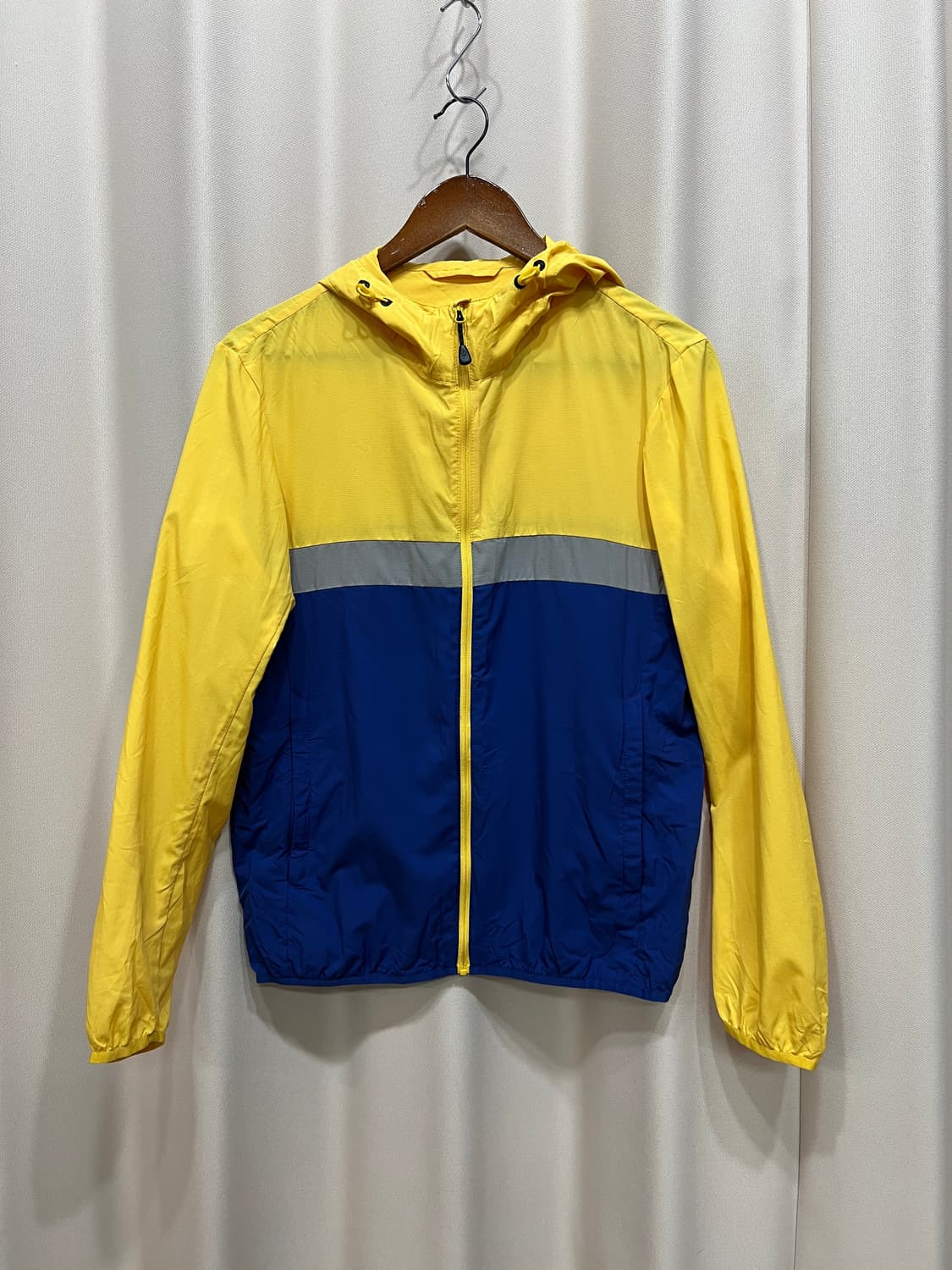 유니클로JW앤더슨 여성 홑겹 바람막이 자켓  상품이미지3