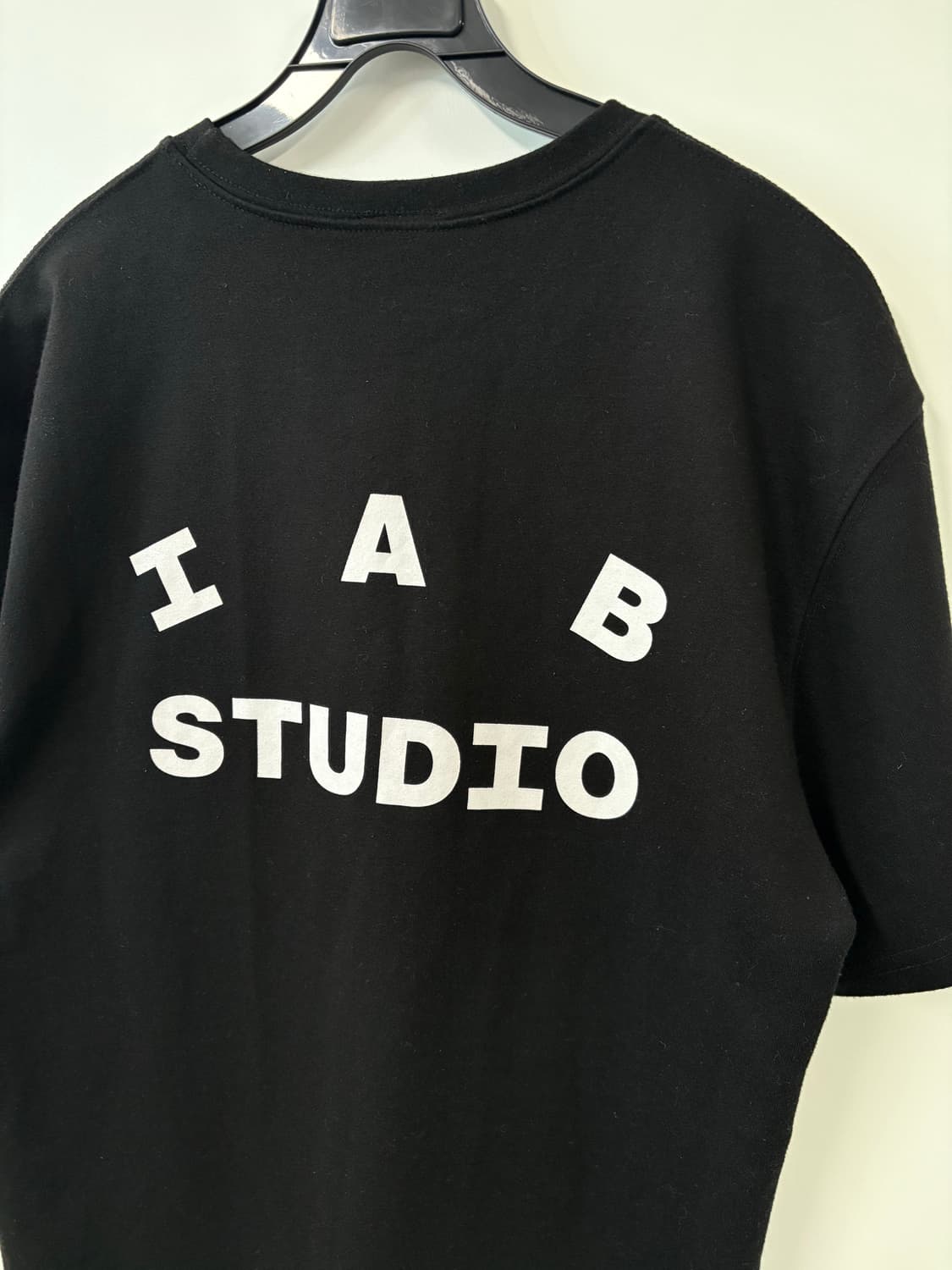 아이앱스튜디오 10주년 블랙 반팔 티셔츠 상품이미지3