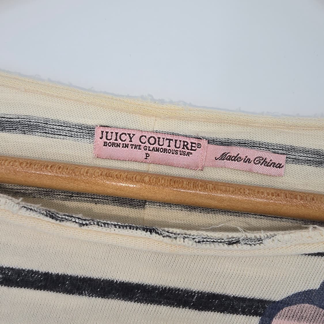 JUICY COUTURE 언발 스트라이프 플라워 크롭 티 (빈티지 무드) 상품이미지2