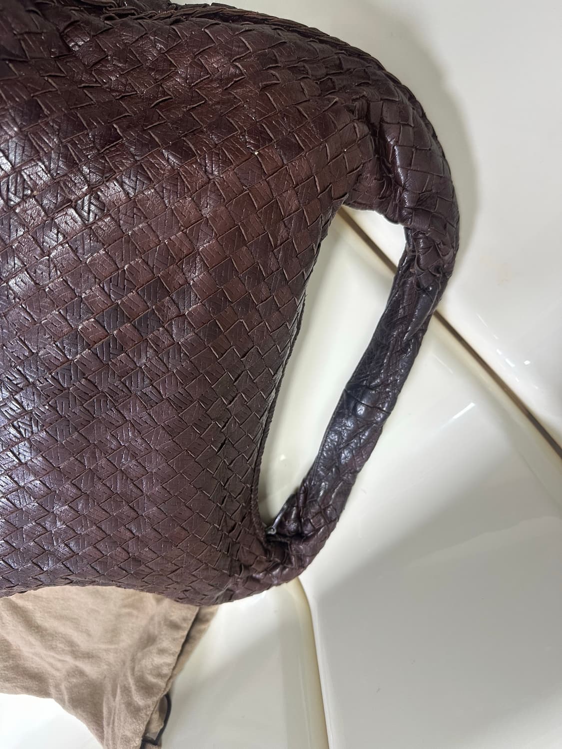 [정품] 보테가베네타 호보백 스몰 다크브라운 상품이미지3