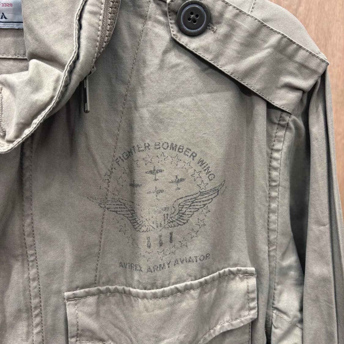 아비렉스 하이넥 코튼 밀리터리 필드 자켓 프린팅 로고 견장 디테일 베이지 상품이미지6