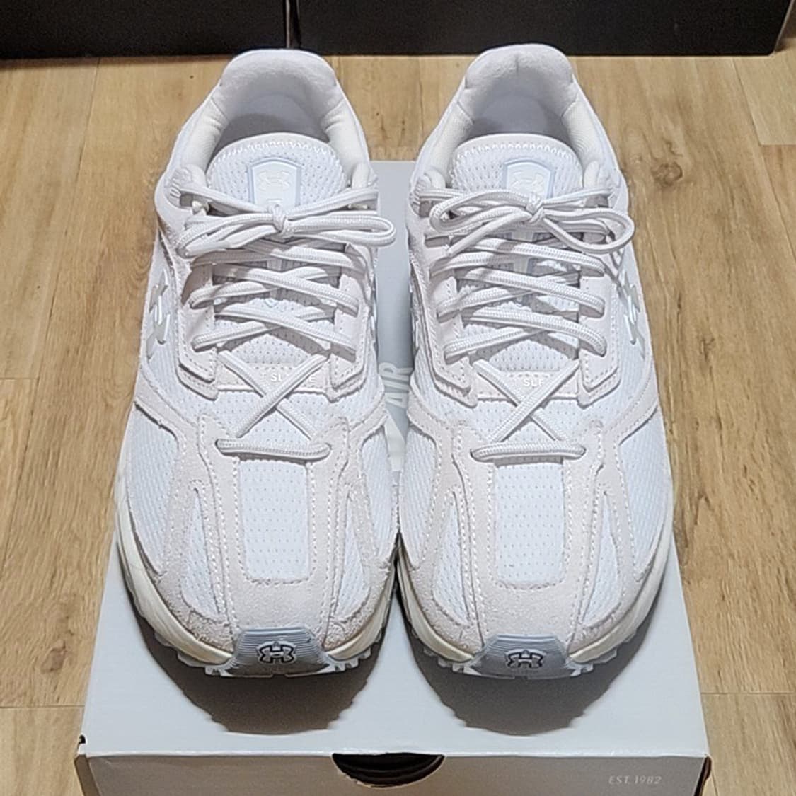 언더아머 280 호버 애퍼리션 화이트 베이지 상품이미지2