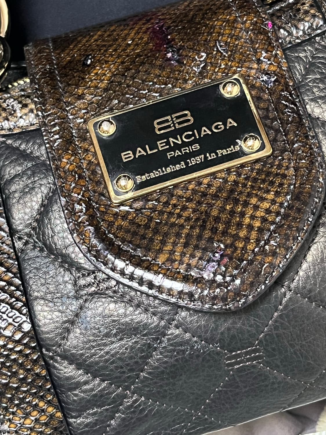 발렌시아가 뱀피 가방 상품이미지3