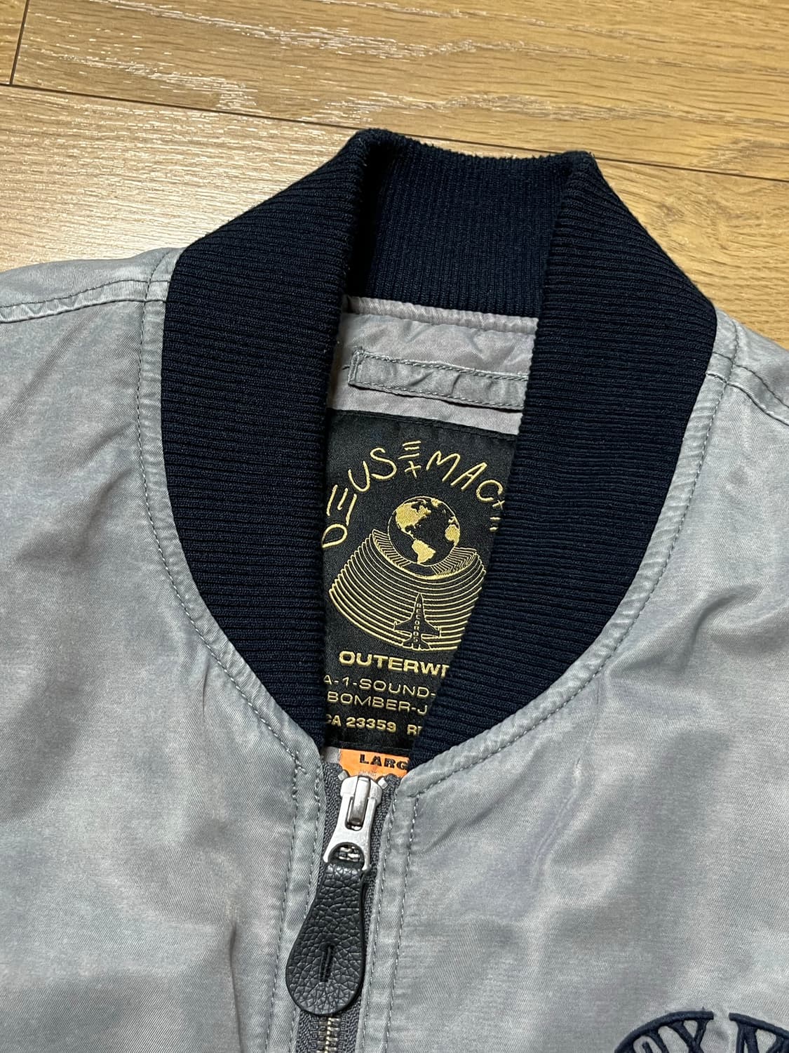 데우스 엑스 마키나 가든 봄버 자켓 [L] 상품이미지2