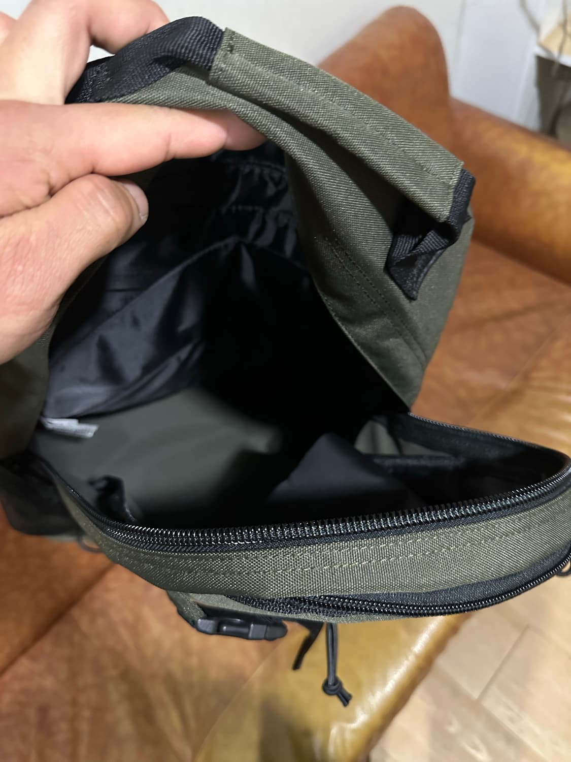 칼하트 킥플립 백팩 카키색 상품이미지6