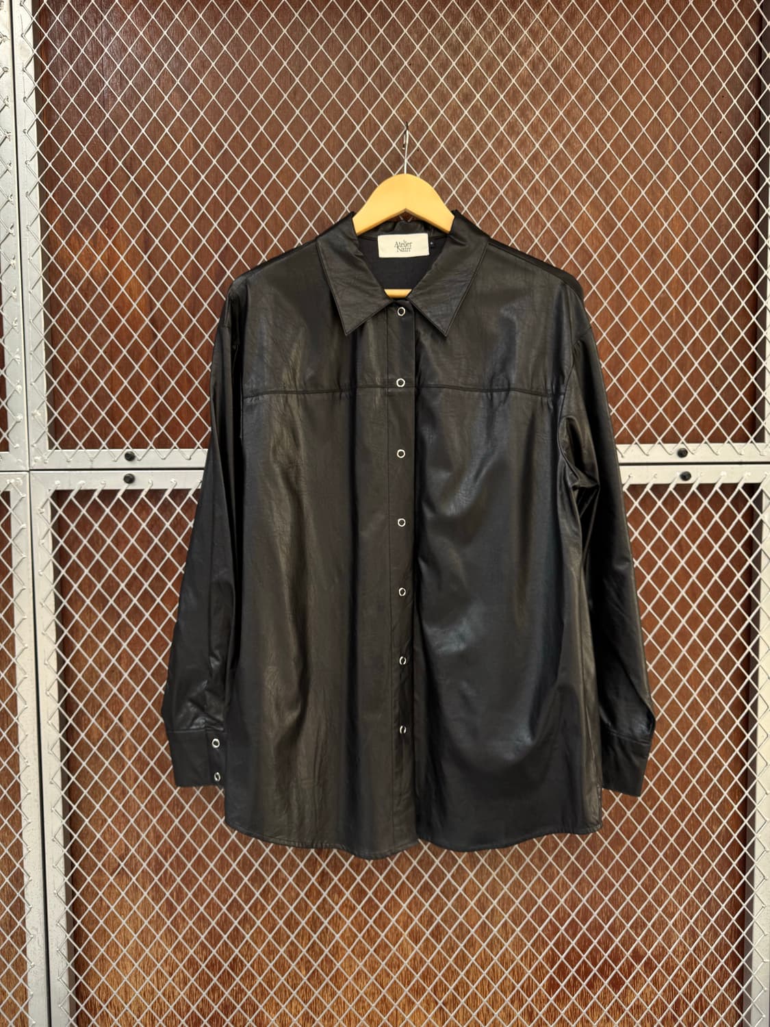 아뜰리에나인 블랙 레더 오버핏 셔츠 F 상품이미지3