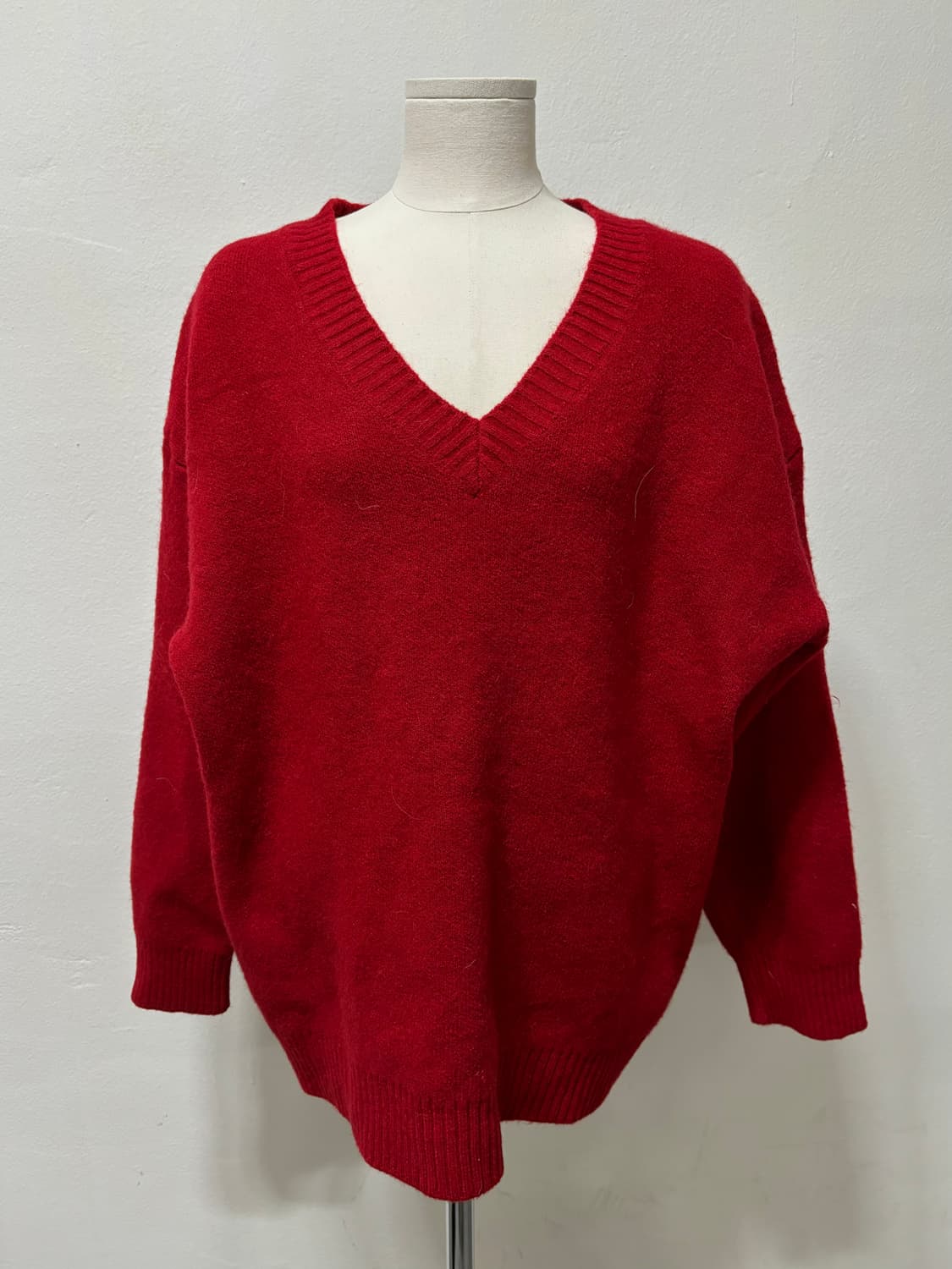 브이넥 오버 니트 레드 상품이미지1