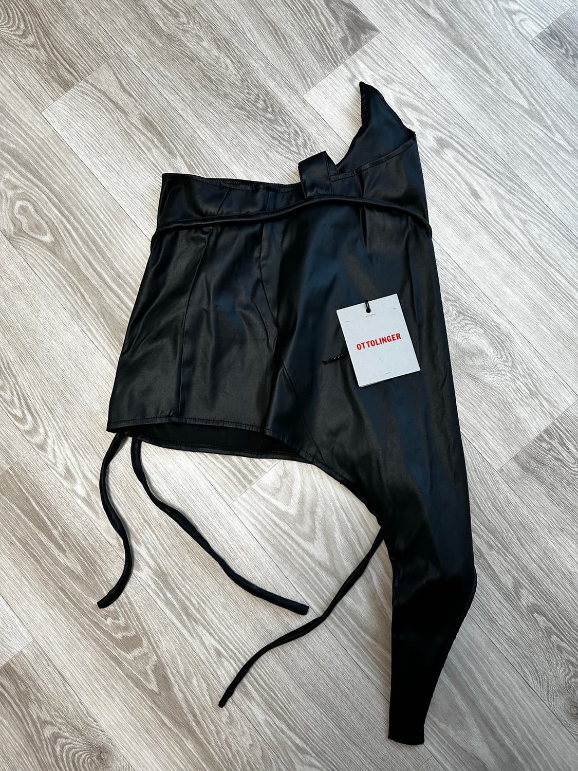 OTTOLINGER 오토링거 비대칭 데님 스트랩 디테일 코팅 스커트 상품이미지3