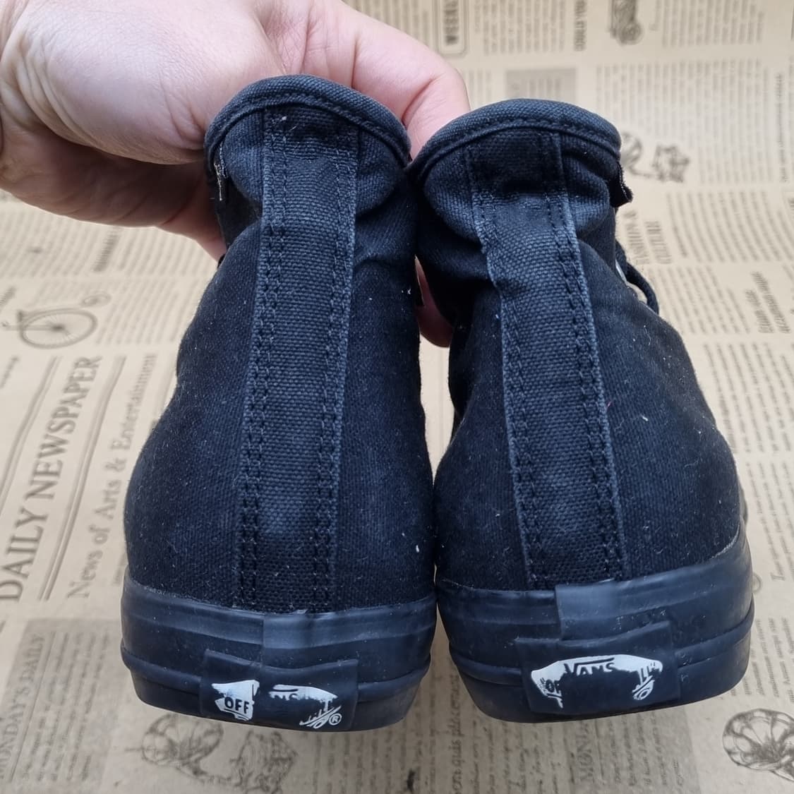 반스 올블랙 여성하이탑235 상품이미지4