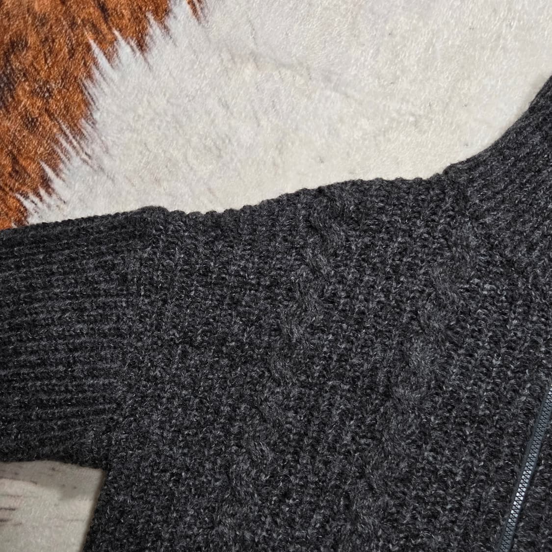 챠콜 하이넥 크롭 투웨이 니트집업 상품이미지2