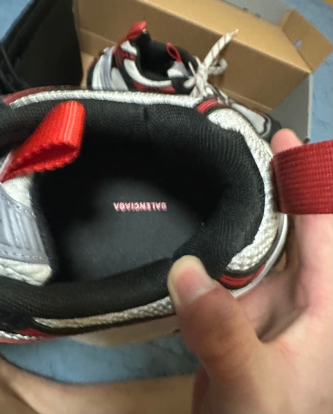 발렌시아가10xl 그레이화이트레드 41사이즈 상품이미지5