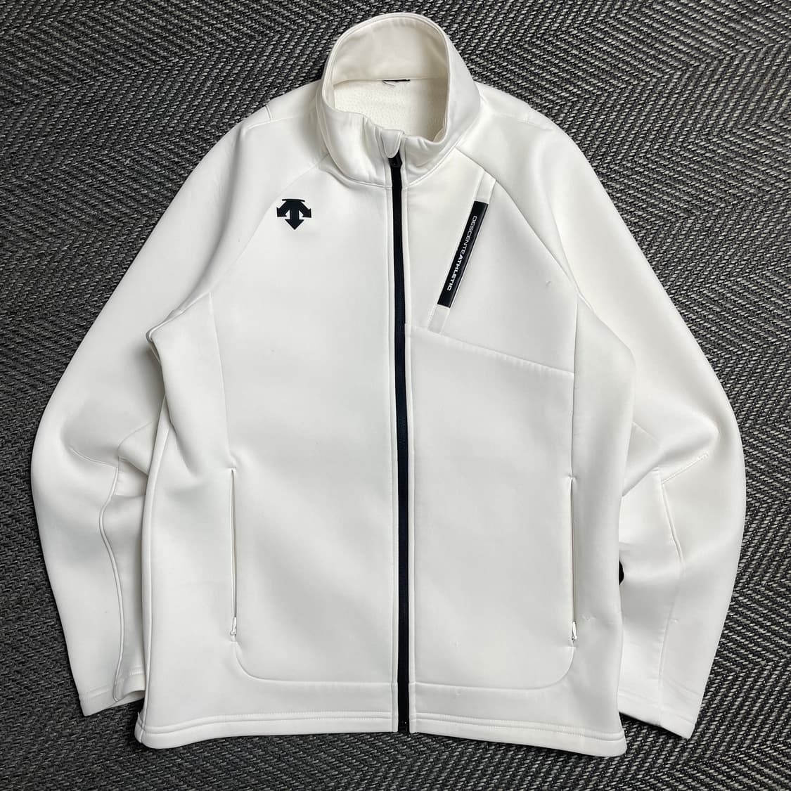 데상트 에슬래틱 엠보 트레이닝 집업 화이트y 5122 상품이미지2