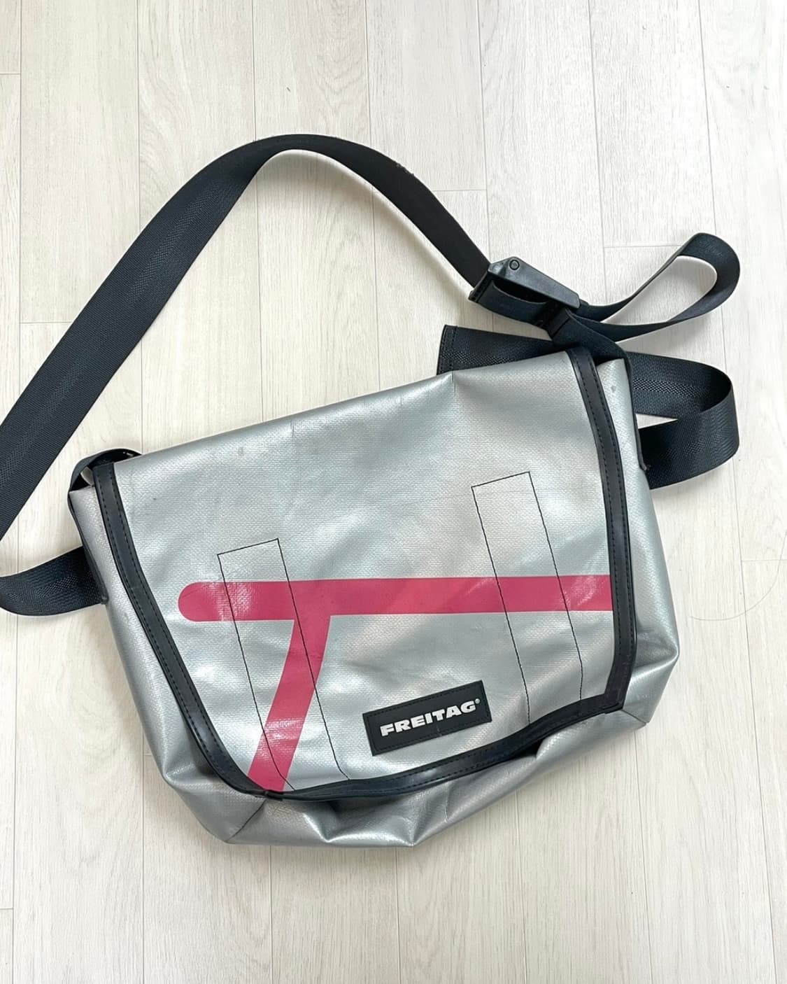 프라이탁 덱스터 실버+핑크 상품이미지1